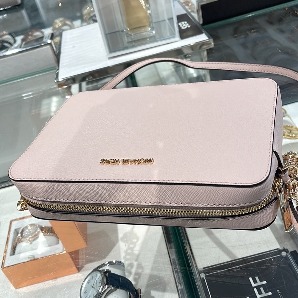 Michael Kors Jet Set Item Large East West Zip Crossbody Leather Powder Blush
NWT - Picture 10 of 16